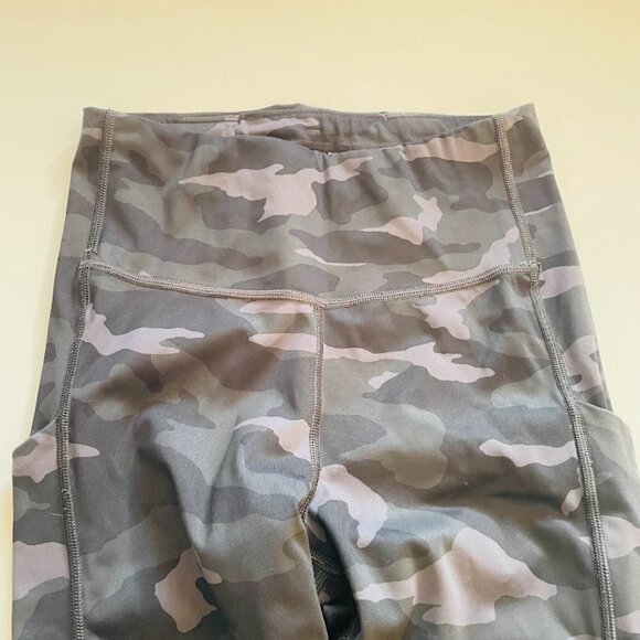 Athleta Ultimate Camo 7/8 Legging Tight Running Athletic Active Outdoor Pockets - Picture 2 of 9
